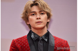 眞栄田郷敦、人気お笑いコンビと中学の先輩後輩だった「こんな男前がピアスして入学してきたらビックリする」