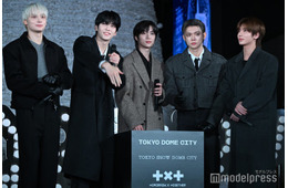 TOMORROW X TOGETHER、東京ドームシティ点灯式に5人で登壇