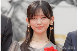 乃木坂46池田瑛紗、美肩輝くオフショルワンピ姿に「上品で美しい」「プリンセスみたい」と絶賛の声