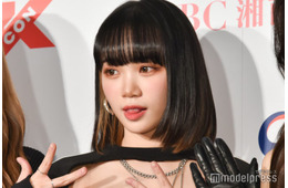 LE SSERAFIMチェウォン、日本での地下鉄ショットに反響「雑誌の表紙みたい」「絵になる」