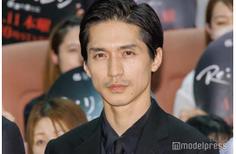 錦戸亮、うっすらヒゲ姿で上海満喫 電車乗る姿に「オーラ半端ない」「かっこよすぎて二度見」と絶賛の声