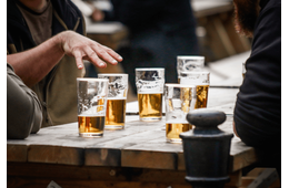 タイのレストランで…ビールを注文した日本人。次の瞬間⇒出てきた一杯をみて「えっ！？」「意外にも美味しい」