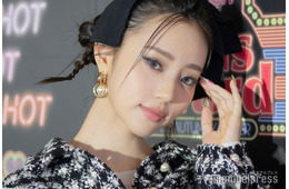 中町綾、スリットから美脚スラリ レザーコーデに反響「クールビューティー」「映画から出てきたみたい」の声