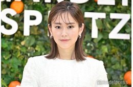 桐谷美玲、息子と飾り付けた豪華クリスマスツリー公開「オーナメントがおしゃれすぎ」「センス抜群」の声