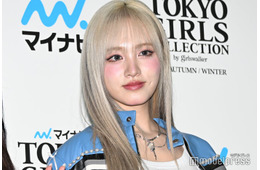 IVEリズ、キャミワンピ姿で美背中見せ「女神降臨」「背中まで美しすぎる」の声