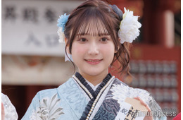 “おっぱい選抜”1位のAKB48鈴木くるみ、胸元開き衣装姿公開 レジェンドメンバーとの2ショットも「豪華な顔ぶれ」「眩しすぎます」と反響