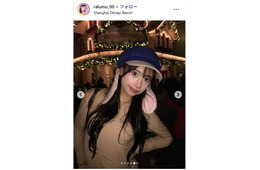 「シャッフルアイランド」藤川らるむ、美脚際立つマイクロミニワンピで上海満喫「脚が長くて綺麗すぎる」「コーデおしゃれ」の声