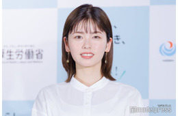 小芝風花、美脚透ける黒タイツ×ミニ丈ボトムスコーデ「大人っぽい雰囲気」「可愛くてかっこいい」