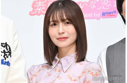 長濱ねる、膝上ミニスカショット公開「スタイル抜群で憧れる」「透明感すごい」の声