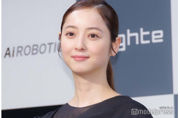 佐々木希、マフラー・ブランケット…手編みアイテム一挙公開「売り物みたい」「器用すぎる」と反響