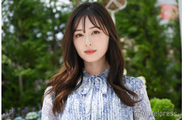 福原遥、美脚透けるショットに熱視線「大人の魅力全開」「上品なセクシーさ」