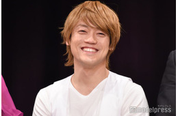 おばたのお兄さん、息子顔出し公開 妻・山崎夕貴アナも写った家族3ショット公開「どっち似かな？」「素敵な笑顔」の声