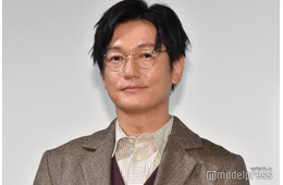 井浦新、ショートアフロヘアで雰囲気ガラリ「ポップアートみたい」「ファンキーで素敵」の声