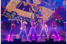 Number_i、宇宙船・ゴンドラ…驚く“仕掛け”に会場歓声 クリスマスに全国ツアー完走【セットリスト】