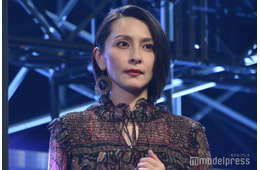 奥菜恵、美肌のぞくシースルードレス姿披露「透明感ある」「いつまでも変わらない美しさ」と反響