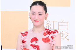 【紅白リハ3日目】綾瀬はるか、花柄ノースリドレス姿 6年ぶり司会での変化明かす