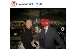 「バチェラー2」福良真莉果、第1子出産発表 夫との3ショットも公開「年齢的に不安なこともあったけど」