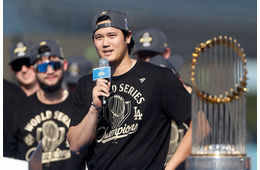 大谷翔平選手、愛犬・デコピンの年賀状公開 1年前との変化が話題「増えてる」「癒やされた」