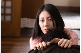 【夫に間違いありません 第1話】聖子（松下奈緒）、夫・一樹（安田顕）が事故死するも1年後に姿を現す