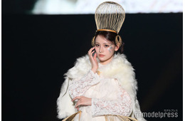 CANDY TUNE立花琴未、竹細工スカート＆ヘッドドレス姿で個性派ランウェイ「二度見した」「着こなせてるのすごい」【TGCしずおか2026】