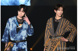 ACEes作間龍斗＆深田竜生、“駿河和染”⾐装纏い堂々ランウェイ 仲睦まじいやり取りに歓声【TGCしずおか2026】