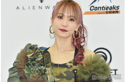 LiSA、プールでの水着姿公開「絵になる」「自然体な雰囲気が素敵」と反響