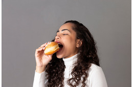 お育ちに差が出る「パンの食べ方」。常識ある大人は当然に身につけているテーブルマナー【2025年度ベスト記事セレクション】