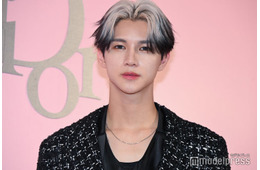 実力派ボーイズグループONE OR EIGHT・REIA、美スタイル際立つツイードセットアップ着こなす【ディオール アディクト キャンディ ショップ】