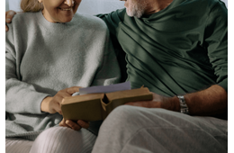 トランスジェンダーの19歳の孫　祖父母に”本当の性”を打ち明けると⇒「あなたが男の子でも…」返ってきた言葉に涙