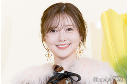 白石麻衣「チェンソーマン」マキマのコスプレ披露 雰囲気ガラリの赤髪姿に「完成度MAX」「圧倒的なビジュアル」と反響殺到