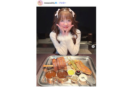 大食い女王・もえのあずき、ド派手ミニスカコーデ 香港フェスショットに反響「可愛さが限界突破」「スタイル良すぎ」の声