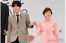 なにわ男子・長尾謙杜、母親役の沢口靖子をエスコート 柄本佑・渡辺謙ら豪華キャスト集結【木挽町のあだ討ち】