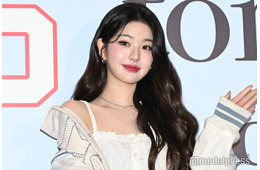 IVEウォニョン、オフショルワンピ姿にファン絶賛「息を呑む美しさ」「プリンセスすぎる」