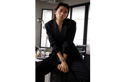 庄司浩平、圧倒的スタイル魅せる「GIANNA HOMMES」W表紙に登場