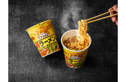 セブン、とみ田監修カップ麺登場 ガーリック練り込み麺×濃厚豚骨醤油スープのガッツリ系