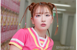 平成フラミンゴNICO、親友の人気歌手と制服ディズニー満喫「2人とも可愛すぎる」「尊い」と反響