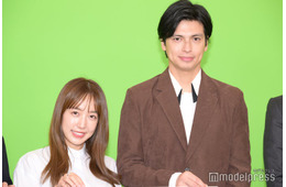 3児の母・川崎希、カフェで0歳次女に離乳食あげる夫・アレクサンダー公開「娘さんめちゃくちゃ嬉しそう」「いいパパしてる」と反響