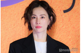 米倉涼子、久々の公の場・不起訴処分後初 大物俳優からの気遣いに涙堪える「一生懸命立っています」