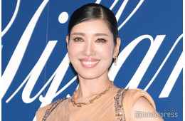 アンミカ、イケメン夫と六本木降臨 夫婦ショットに「お揃いコーデ素敵」「綺麗な夜景に負けてない」の声