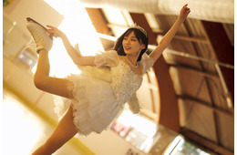 乃木坂46川崎桜、パリのスケート場で華麗に舞う1st写真集先行カット第3弾解禁