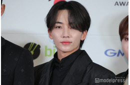 兵役中のSEVENTEENジョンハン、沖縄での写真に反響続々「びっくり」「オーラ溢れてる」