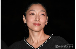 安藤サクラ、人気韓国女優2人との写真が話題 夫・柄本佑らも登場“メモリアル動画”に「豪華すぎる」「映画みたい」の声