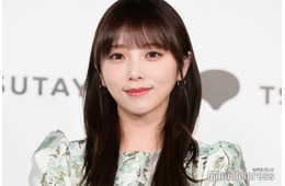 元乃木坂46与田祐希、オフ感溢れる愛猫柄パジャマ姿に反響「透明感がすごい」「癒やされる」