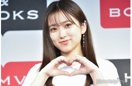 矢吹奈子、美肩際立つワンショル姿で台湾満喫「肌めっちゃ綺麗」「華奢」