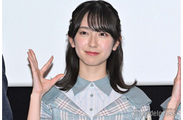 日向坂46金村美玖、ガーリー白ミニスカワンピ衣装姿に反響「スタイル抜群」「普段と雰囲気違う」