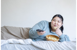 甘いものがやめられない…更年期の女性がやりがち！実は「避けたほうがいい食べ方」とは？【栄養専門医が解説】