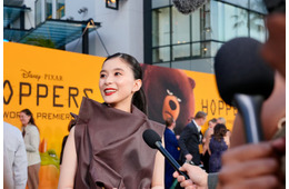 芳根京子「型破りなスタイル」ブラウンドレス姿 米ロサンゼルスのワールドプレミア初参加で涙止まらず【私がビーバーになる時】