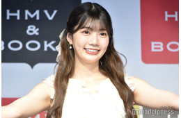 元日向坂46メンバー、色白素肌眩しいオフショル姿でタイ満喫「南国の女神」「美しいデコルテライン」の声