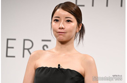 美人クリエイター、ミニ丈ニットワンピから美脚際立つ「小顔でスタイル抜群」「透明感すごい」