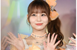 ＝LOVE大場花菜「リムレスメガネはじめてつけた」ミニスカ全身ショット披露「印象変わってびっくり」「スタイル抜群」と反響